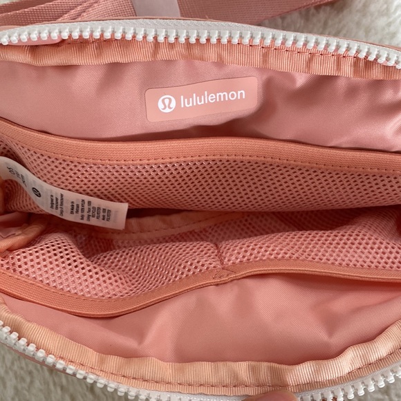 ❤️ Lululemon Everywhere Belt Bag in Melon Sorbet NWT - Picture 12 of 14
